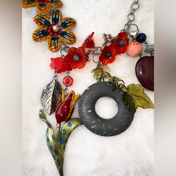 2000’s Statement Necklace - Picture 2 of 3